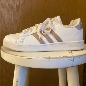 Adidas white and rose gold Sneaker ✨